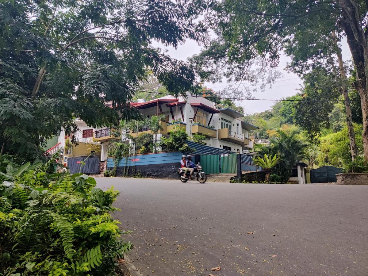 Y&Y Residence Kandy Luaran gambar